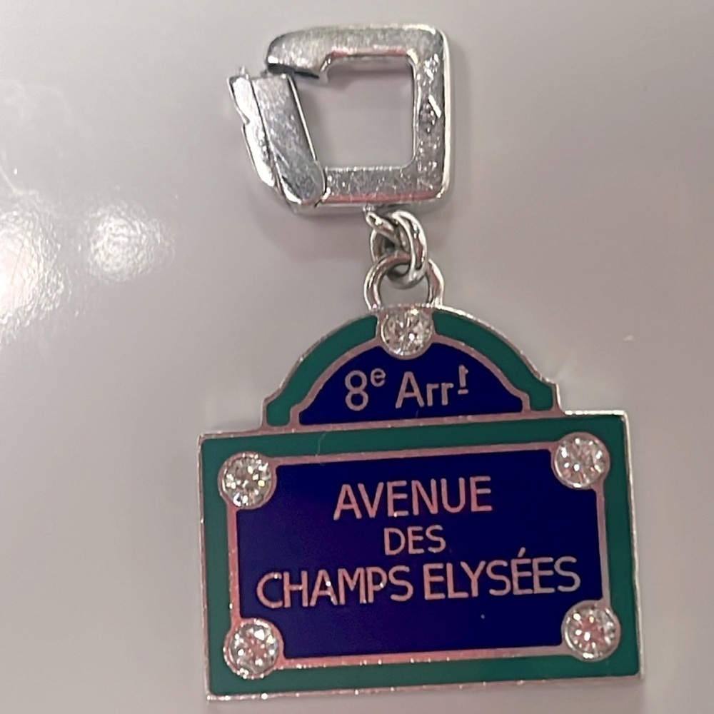 LOUIS VUITTON VINTAGE CHAMPS ELYSÉES 18KT WHITE GOLD CHARM/PENDANT